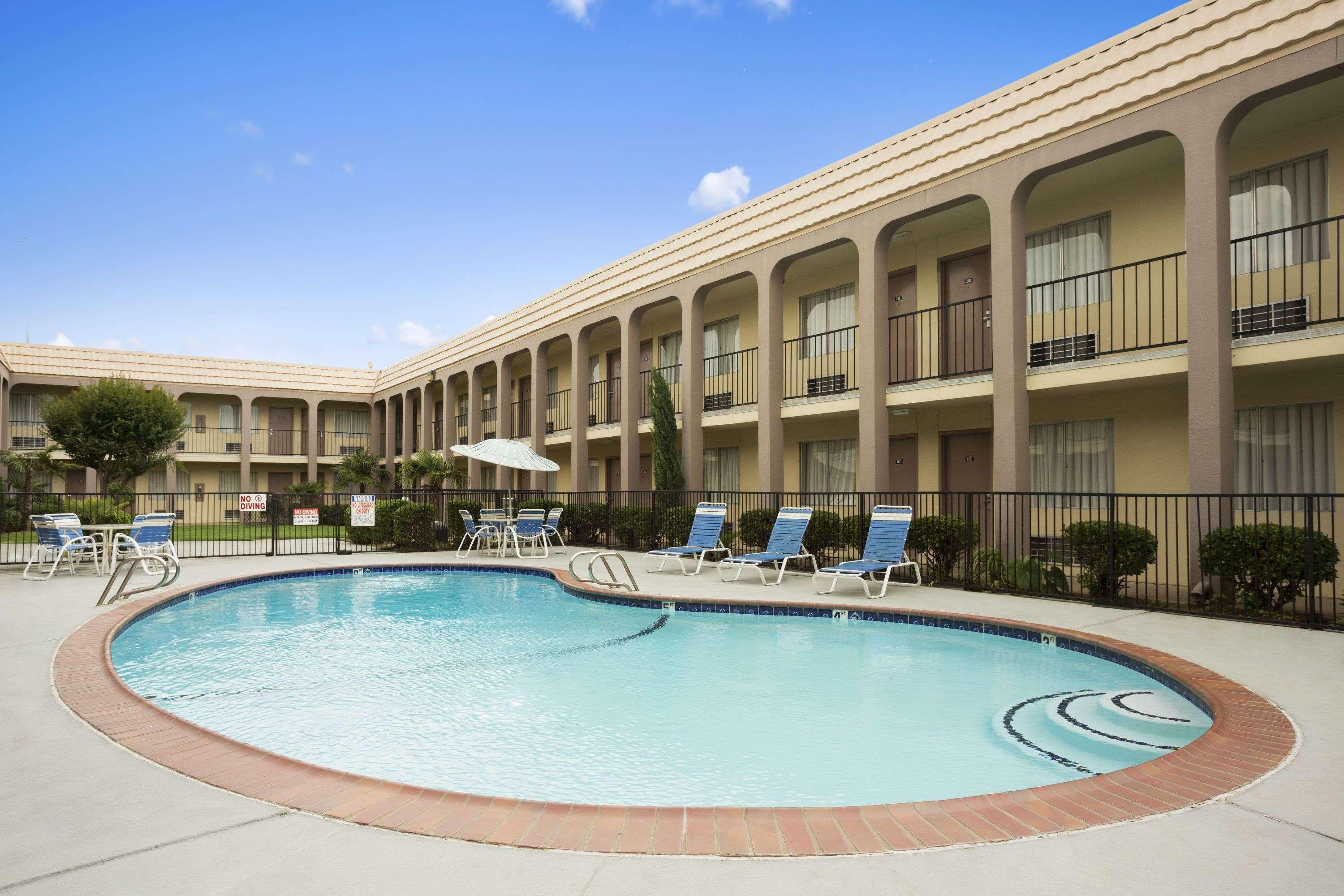 Days Inn By Wyndham Dallas Irving Zewnętrze zdjęcie